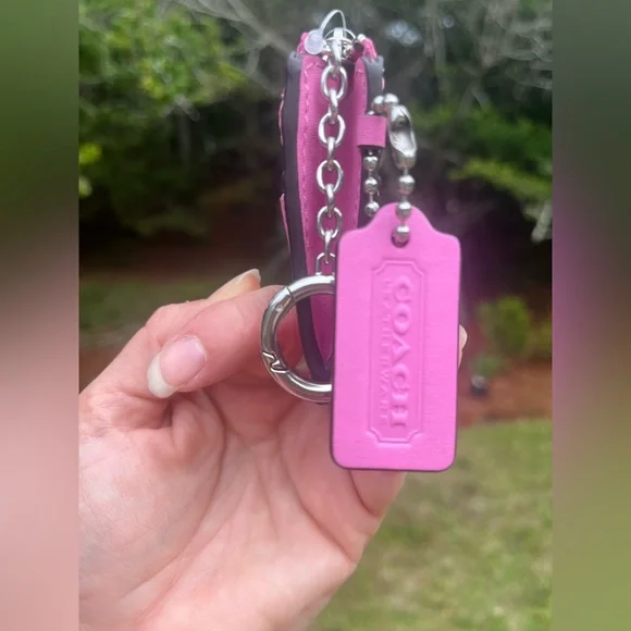 Coachtopia Wavy Zip Card Case with A Keyring 🩷 Bright Magenta 🩷Brand New w/Tags🩷 - Picture 6 of 9